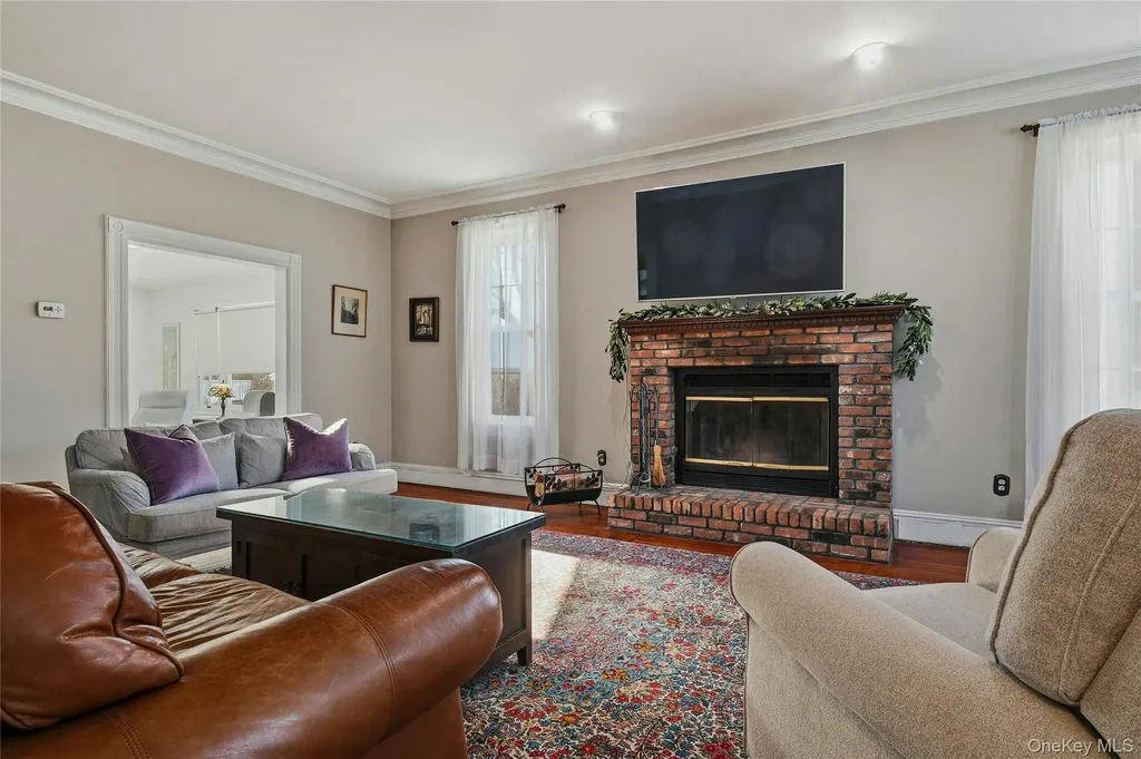 13 Walnut Street Glen Head NY 11545