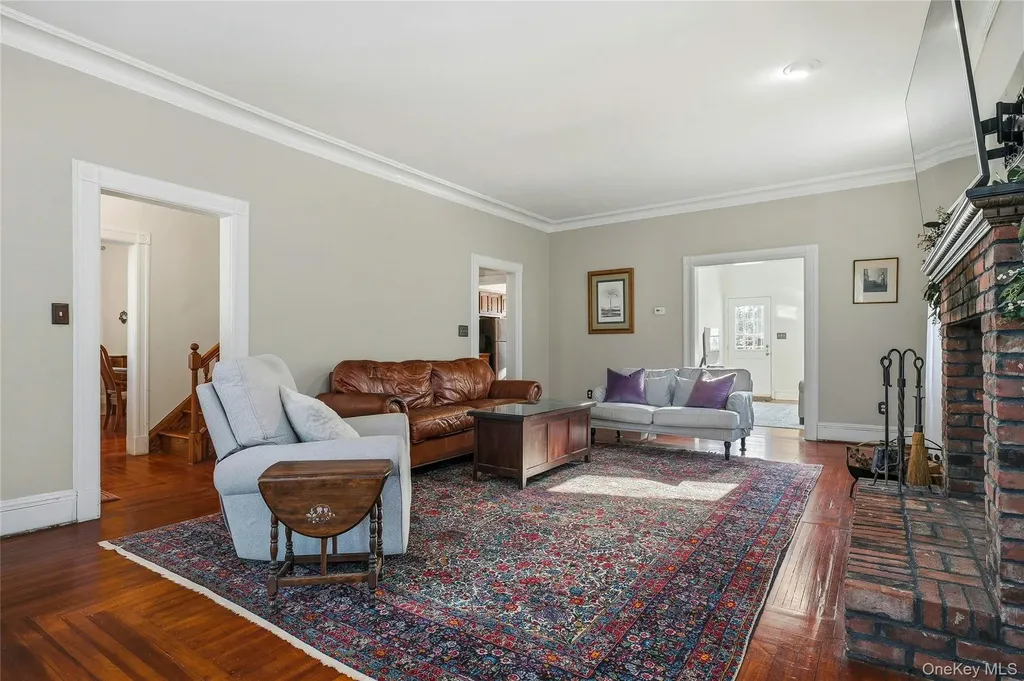 13 Walnut Street Glen Head NY 11545