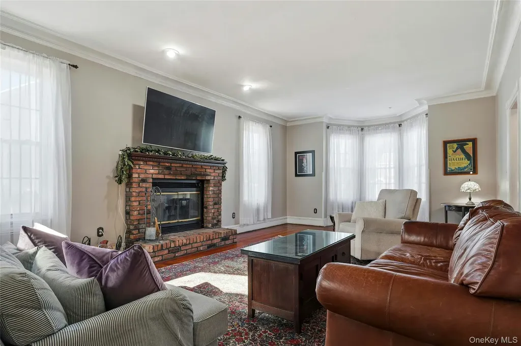 13 Walnut Street Glen Head NY 11545