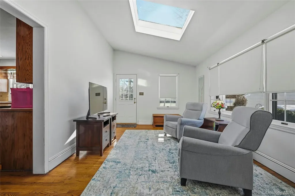 13 Walnut Street Glen Head NY 11545