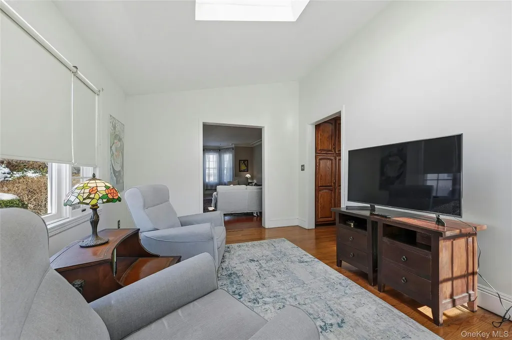 13 Walnut Street Glen Head NY 11545