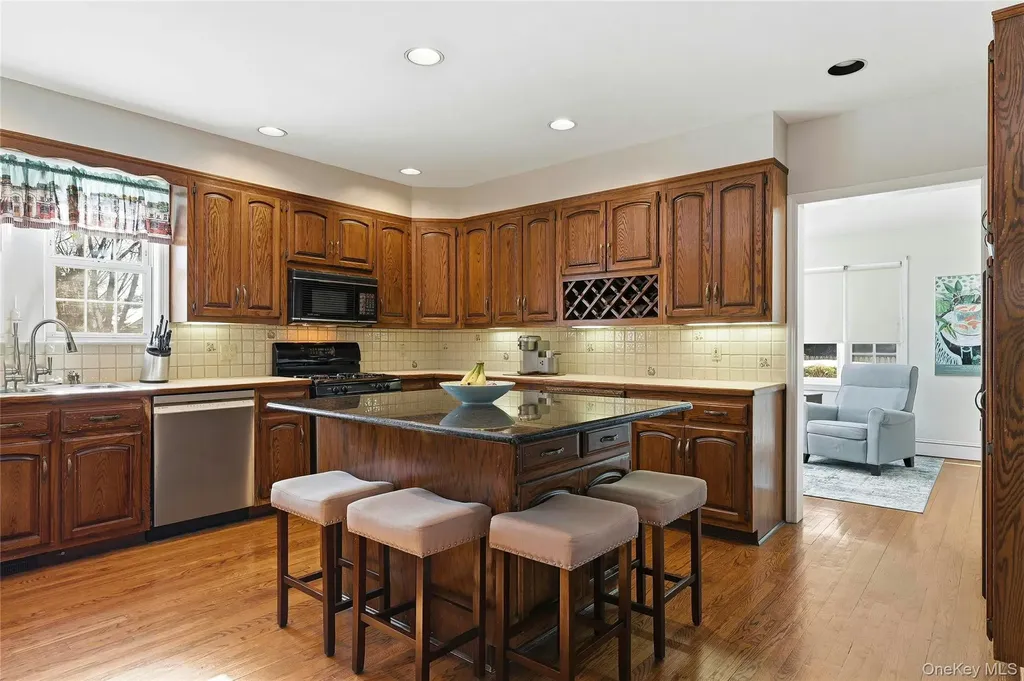 13 Walnut Street Glen Head NY 11545
