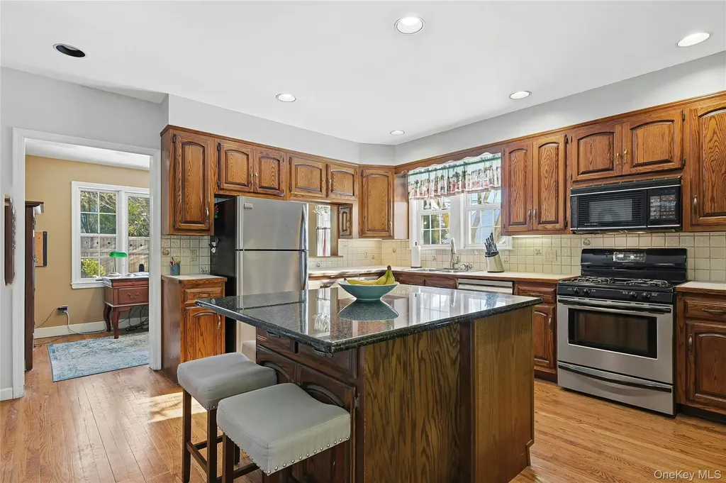 13 Walnut Street Glen Head NY 11545
