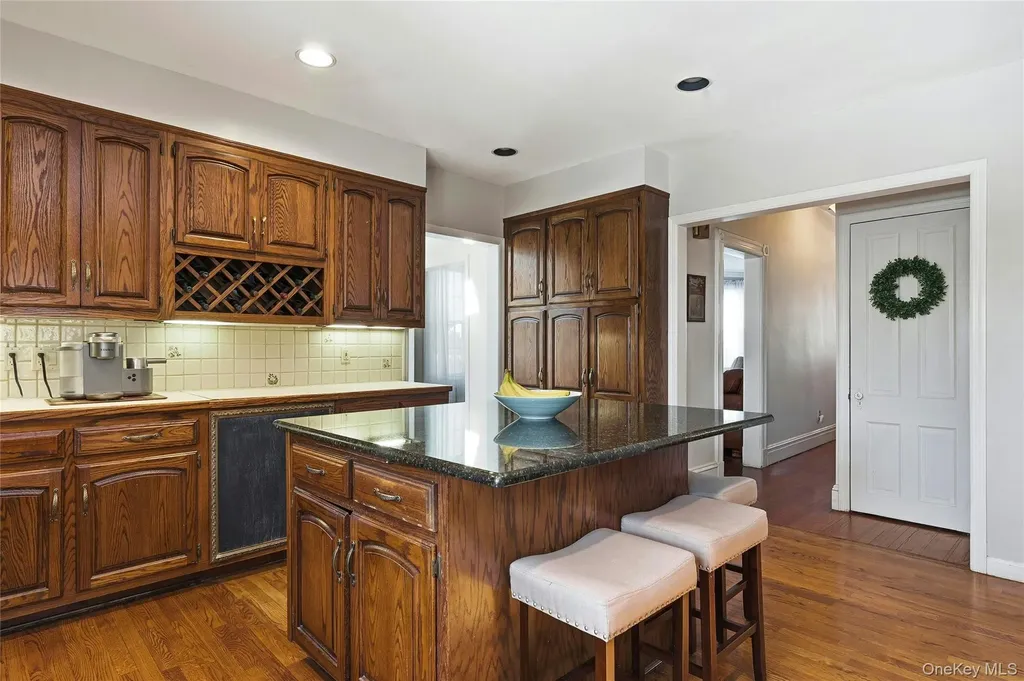 13 Walnut Street Glen Head NY 11545