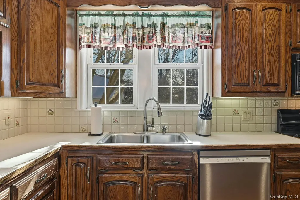 13 Walnut Street Glen Head NY 11545