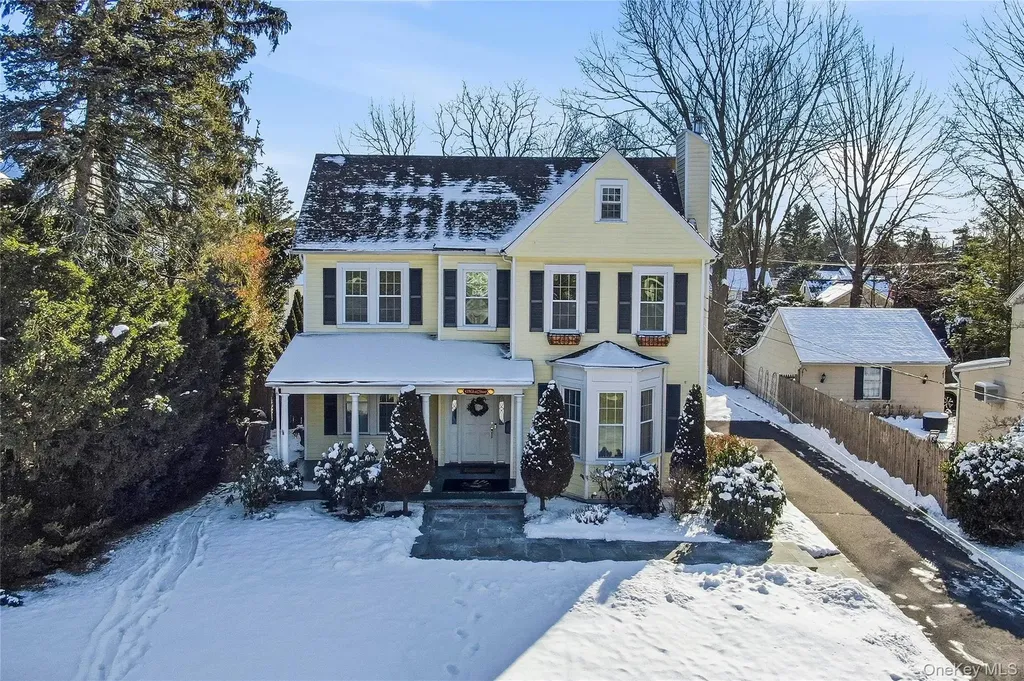 13 Walnut Street Glen Head NY 11545