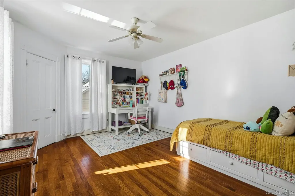 13 Walnut Street Glen Head NY 11545