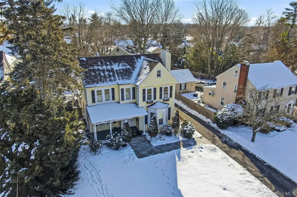 13 Walnut Street Glen Head NY 11545