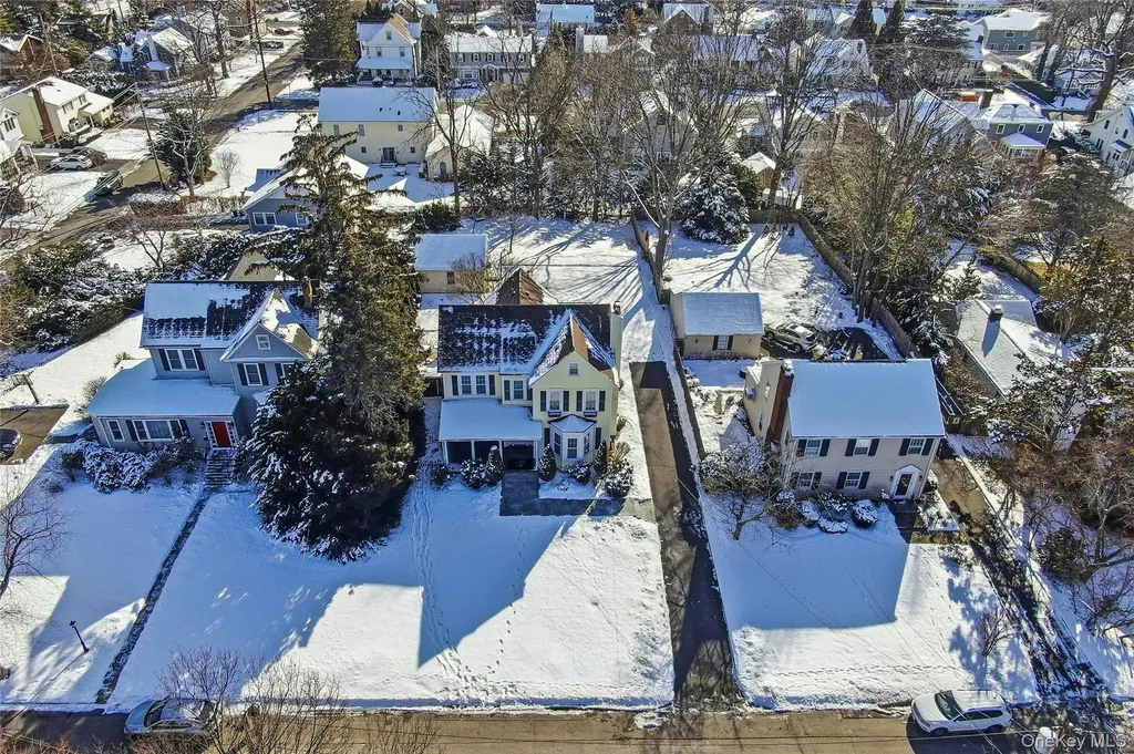 13 Walnut Street Glen Head NY 11545