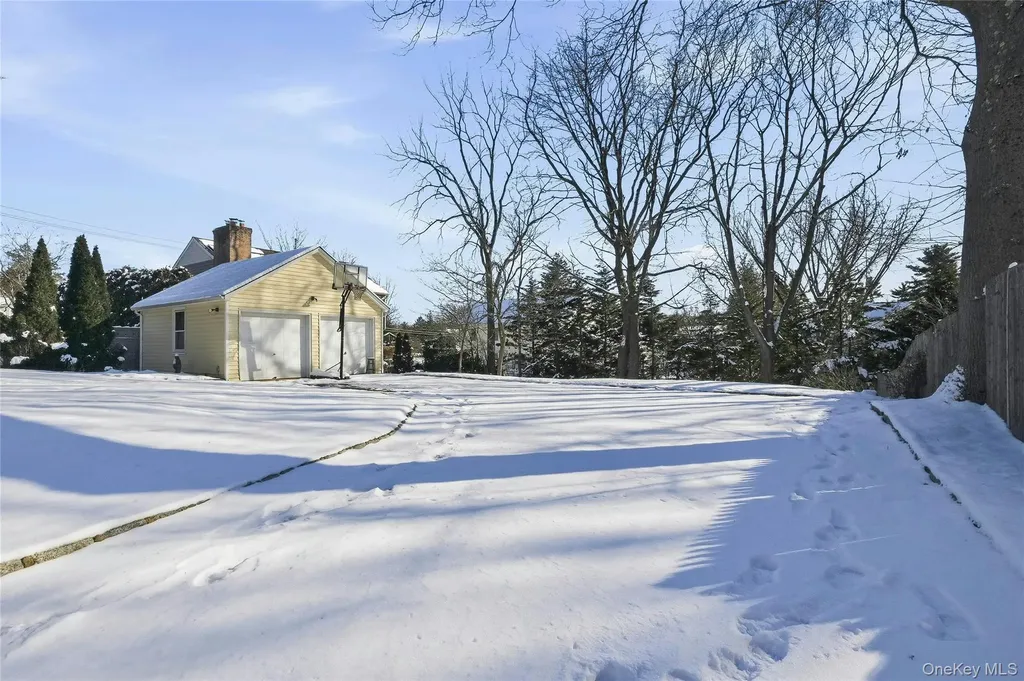 13 Walnut Street Glen Head NY 11545