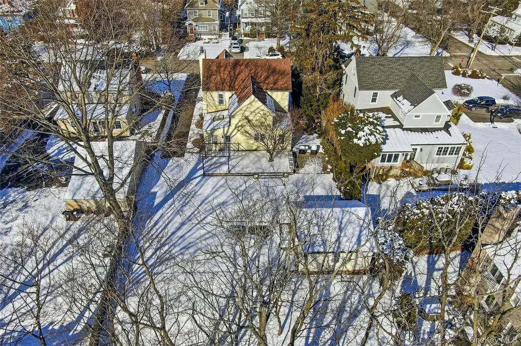 13 Walnut Street Glen Head NY 11545