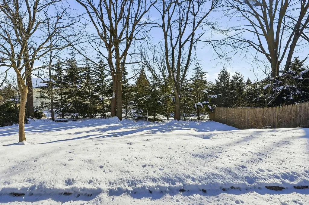 13 Walnut Street Glen Head NY 11545