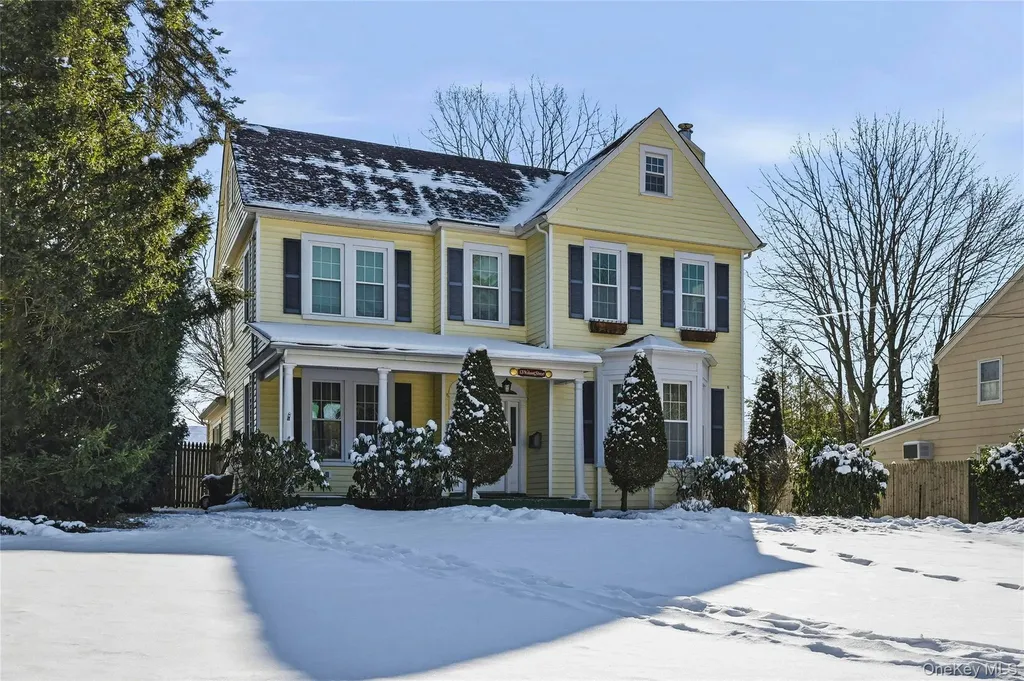 13 Walnut Street Glen Head NY 11545