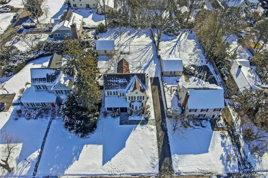 13 Walnut Street Glen Head NY 11545