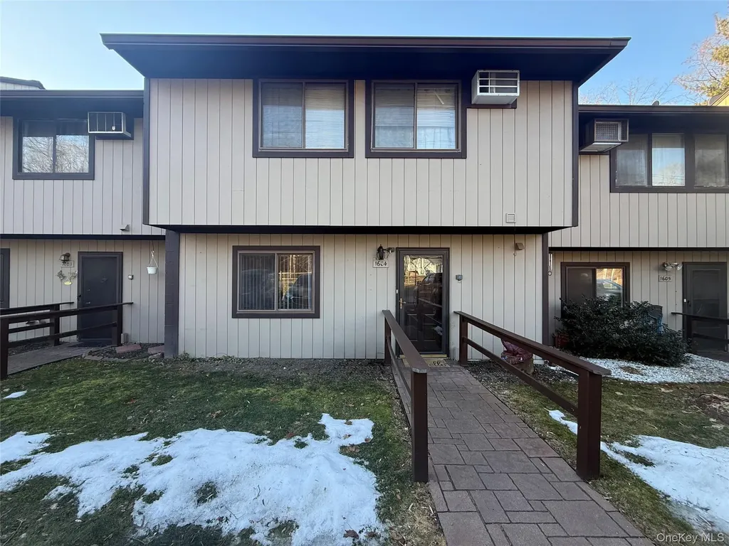 1604 Chelsea Cove S Hopewell Junction NY 12533