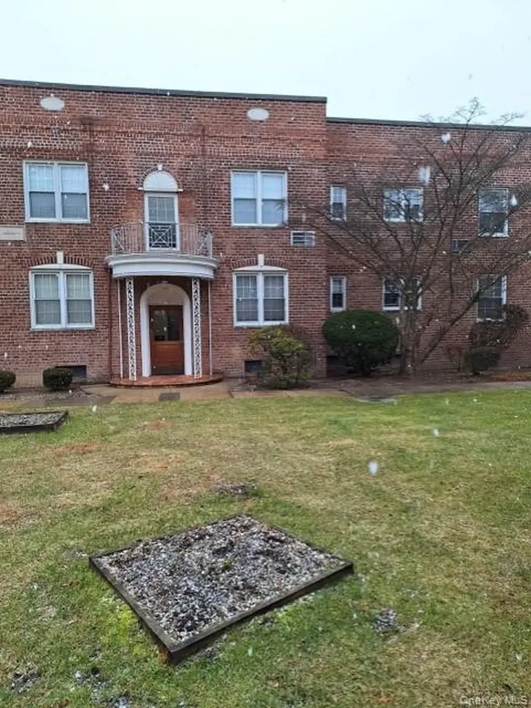 250 Central Avenue Lawrence NY 11559