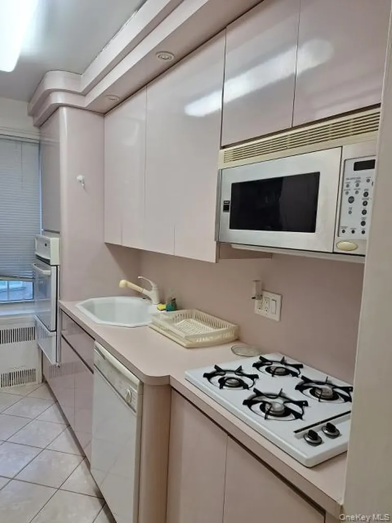 250 Central Avenue Lawrence NY 11559