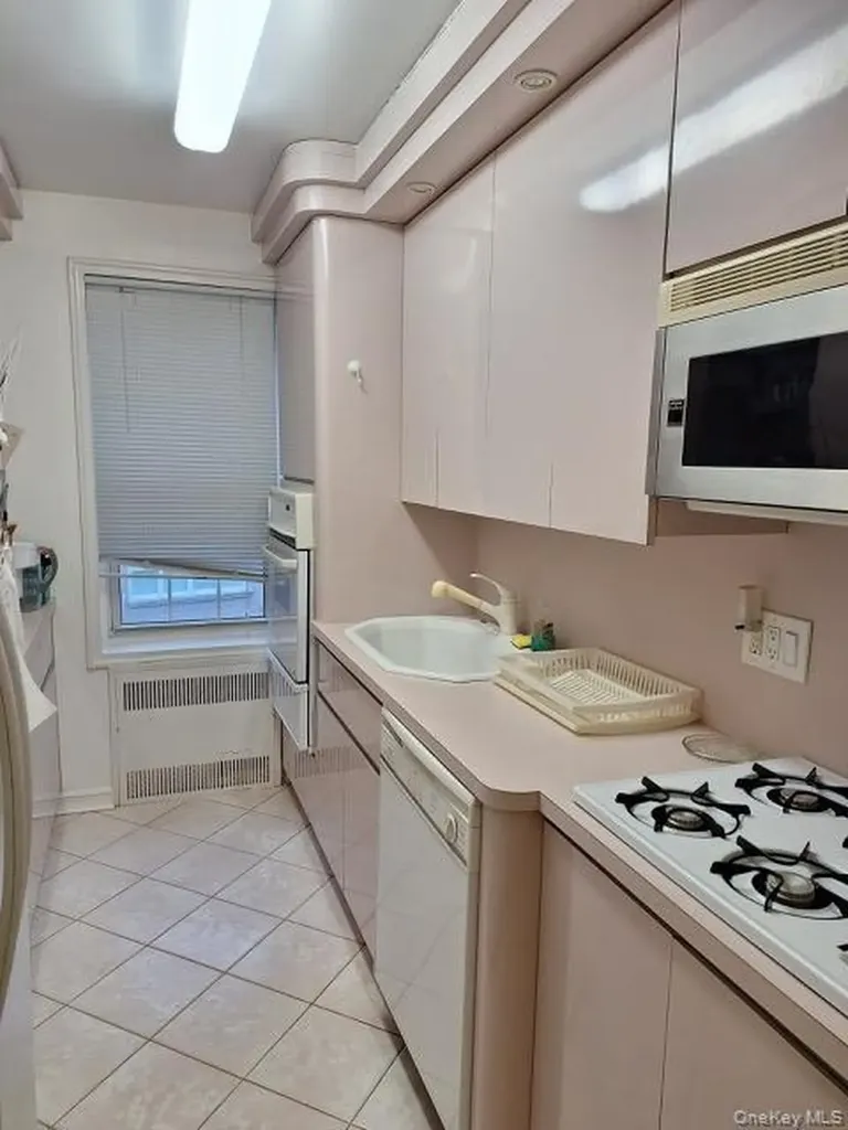 250 Central Avenue Lawrence NY 11559