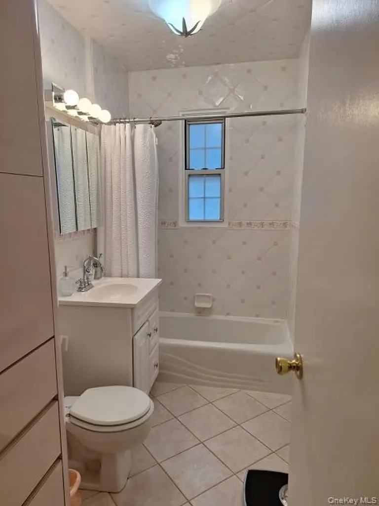 250 Central Avenue Lawrence NY 11559
