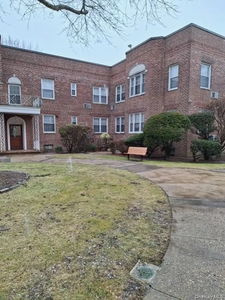 250 Central Avenue Lawrence NY 11559