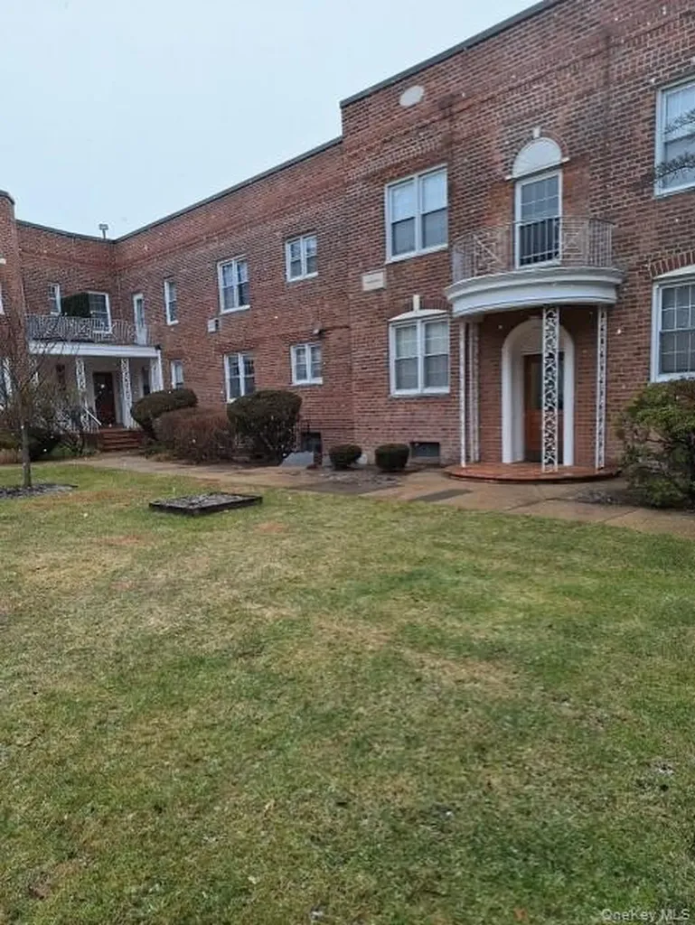 250 Central Avenue Lawrence NY 11559