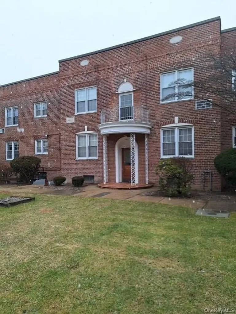 250 Central Avenue Lawrence NY 11559