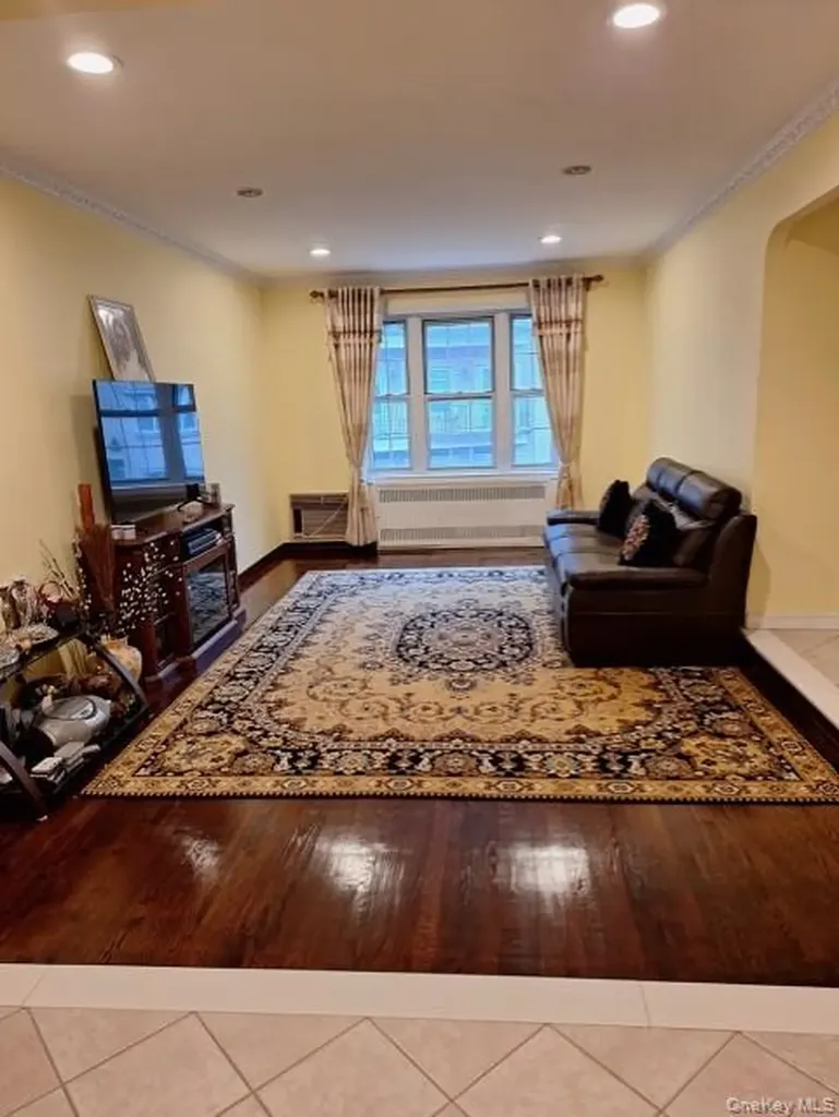 250 Central Avenue Lawrence NY 11559