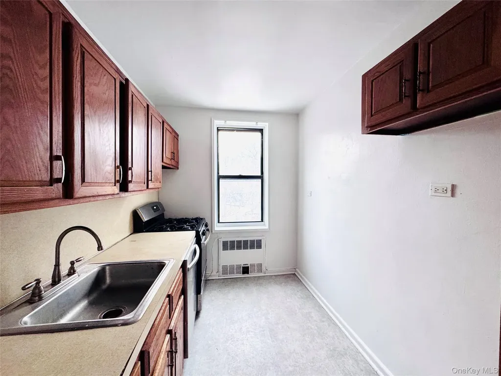 141-05 Pershing Crescent Briarwood NY 11432