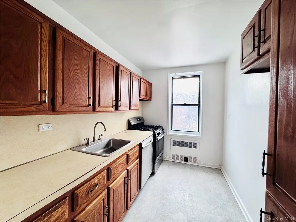 141-05 Pershing Crescent Briarwood NY 11432