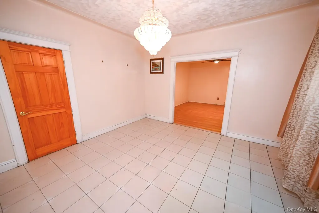 7839 82nd Street Glendale NY 11385
