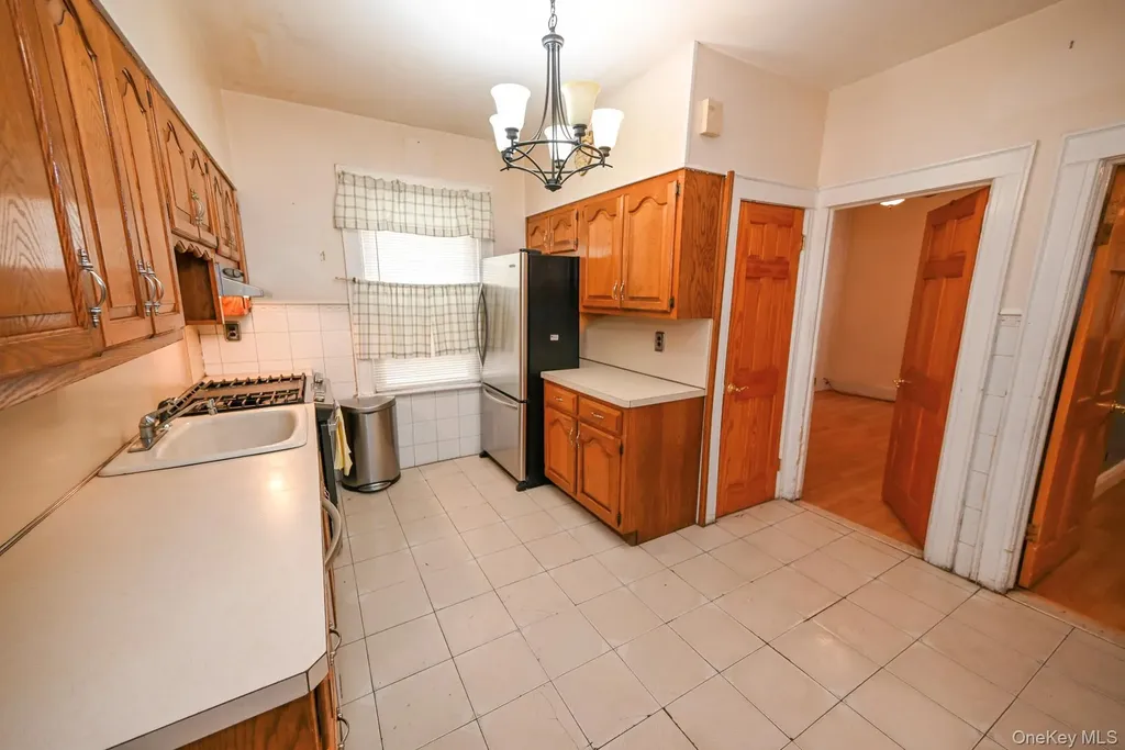 7839 82nd Street Glendale NY 11385