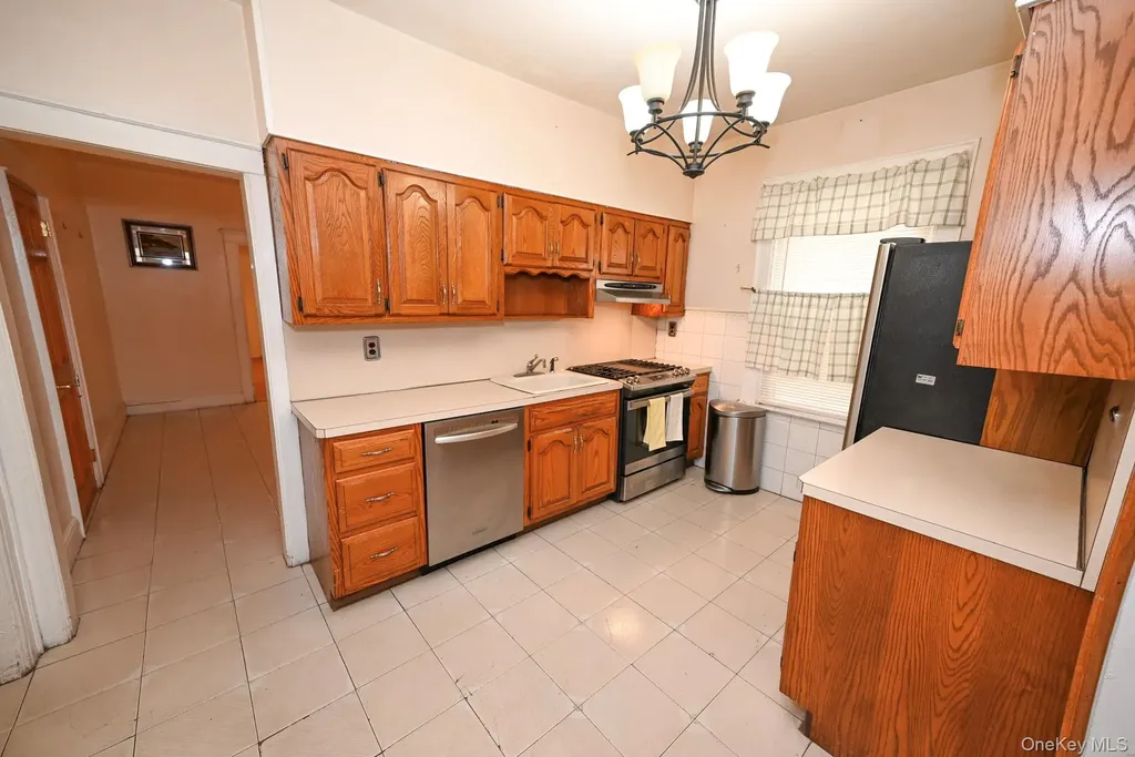 7839 82nd Street Glendale NY 11385