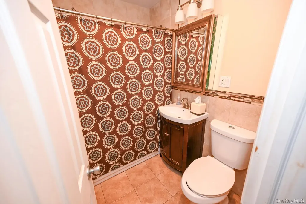 7839 82nd Street Glendale NY 11385