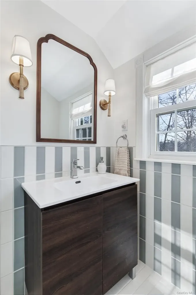 25 Roxbury Road Scarsdale NY 10583