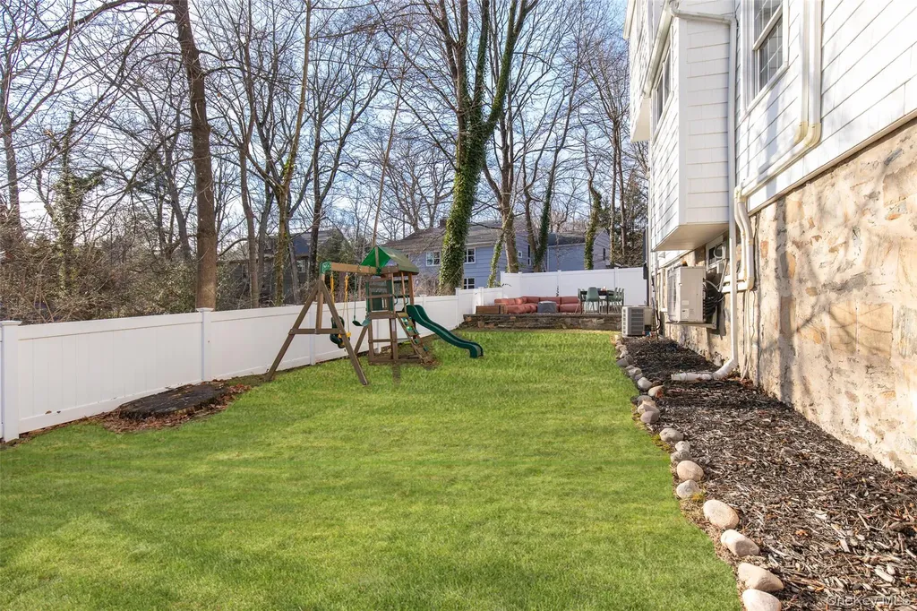 25 Roxbury Road Scarsdale NY 10583