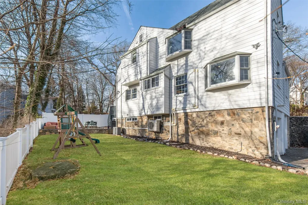 25 Roxbury Road Scarsdale NY 10583