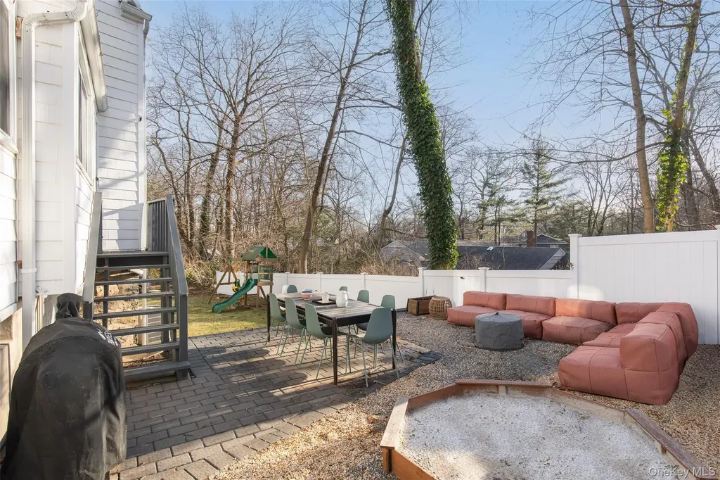 25 Roxbury Road Scarsdale NY 10583