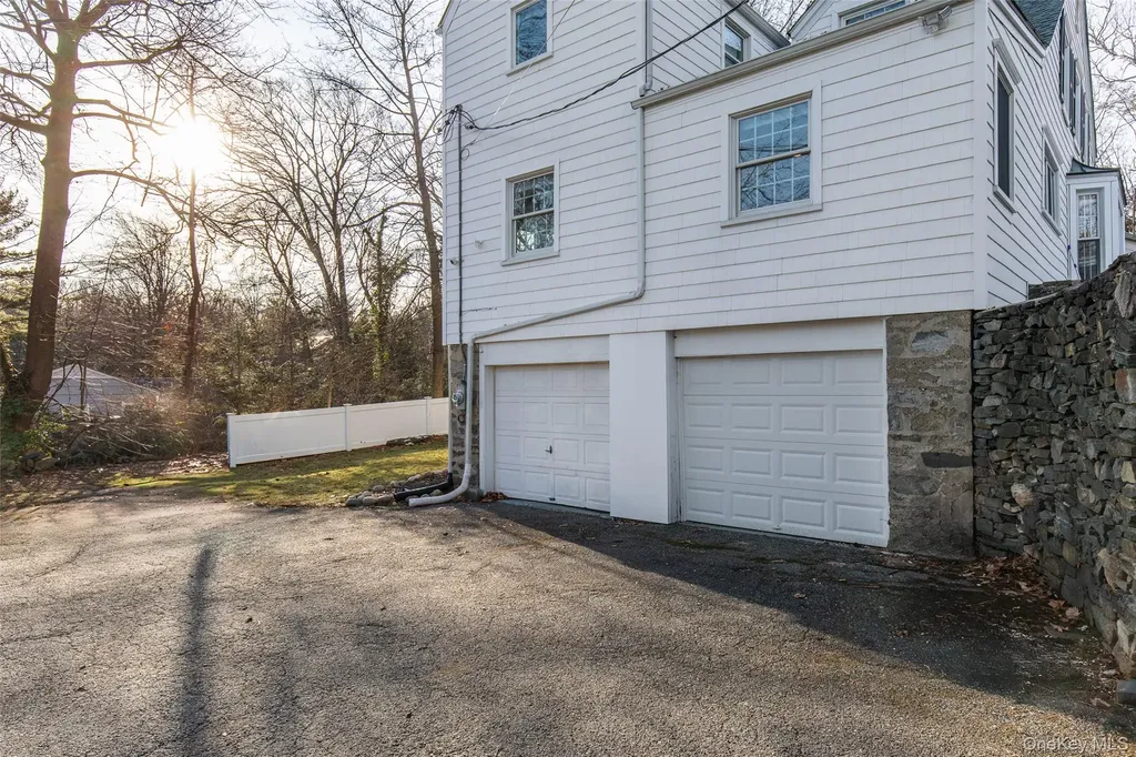 25 Roxbury Road Scarsdale NY 10583