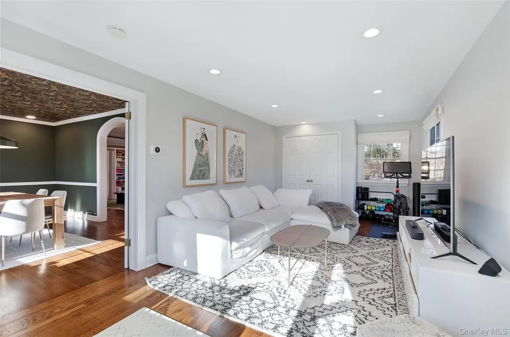 25 Roxbury Road Scarsdale NY 10583