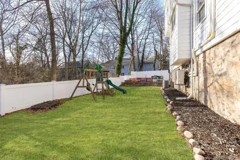 25 Roxbury Road Scarsdale NY 10583