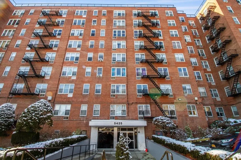 5425 Valles Avenue Bronx NY 10471