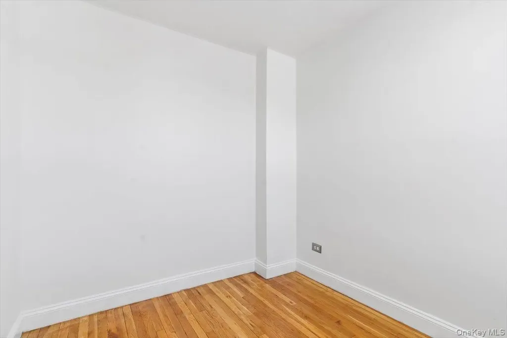 5425 Valles Avenue Bronx NY 10471