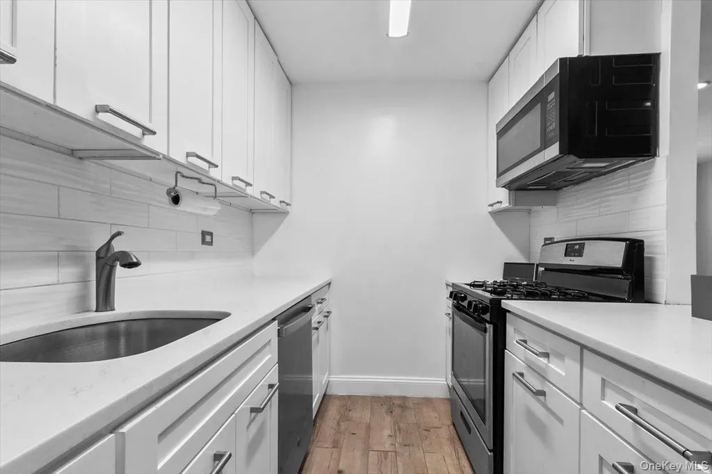 5425 Valles Avenue Bronx NY 10471