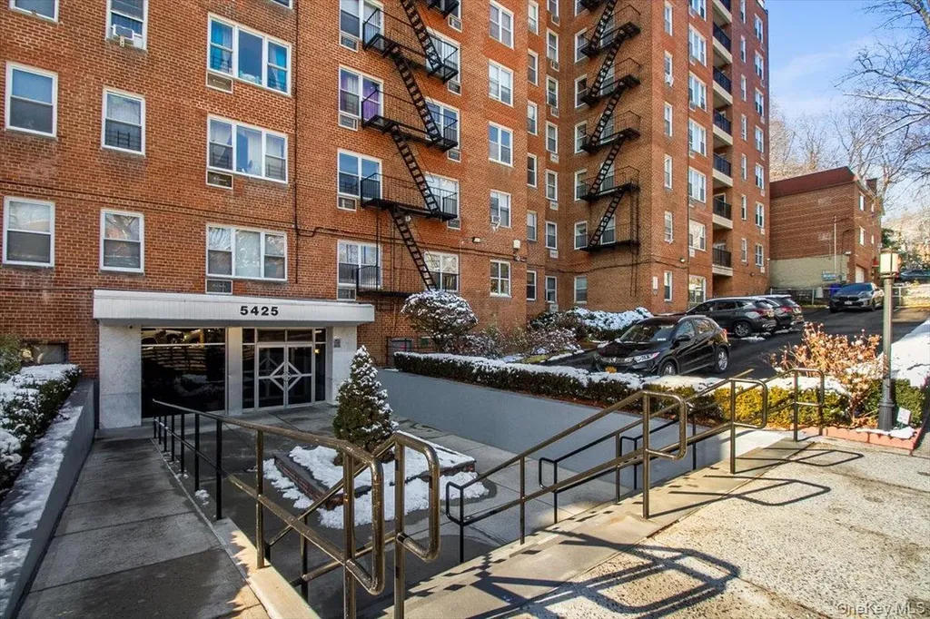5425 Valles Avenue Bronx NY 10471