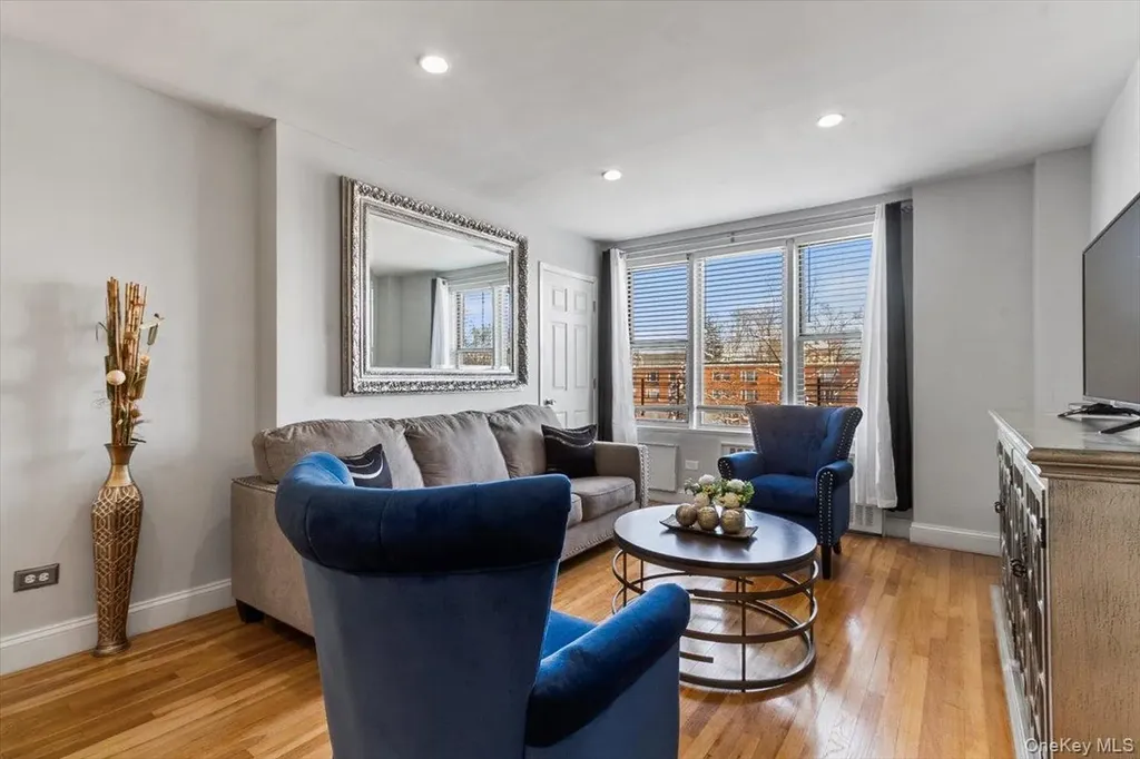 5425 Valles Avenue Bronx NY 10471