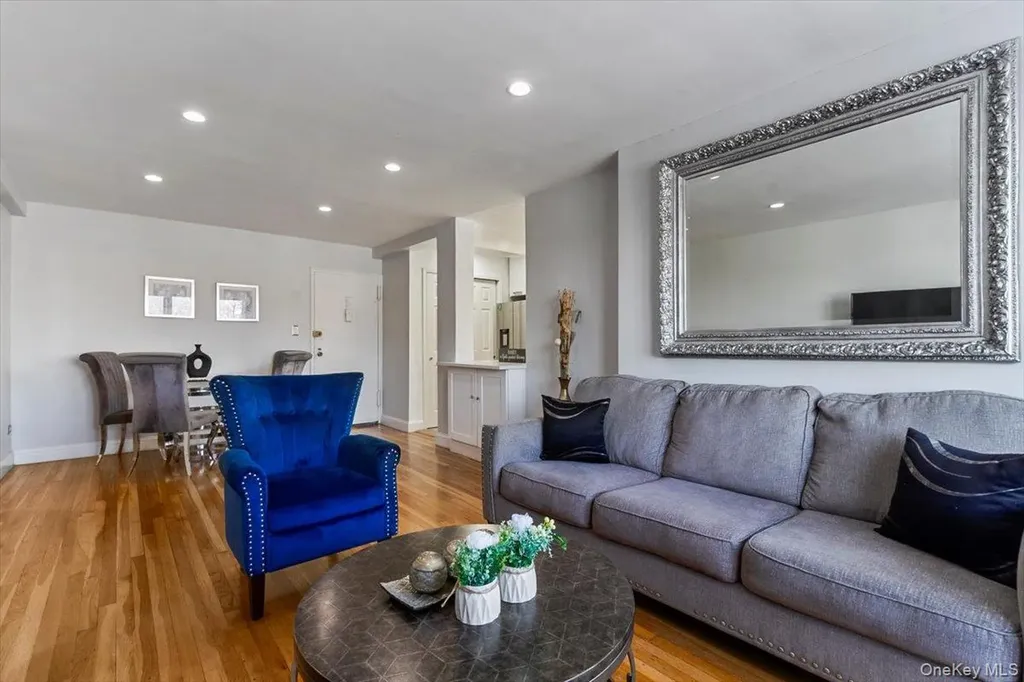 5425 Valles Avenue Bronx NY 10471