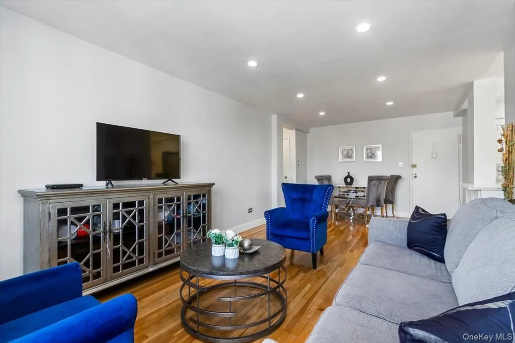 5425 Valles Avenue Bronx NY 10471
