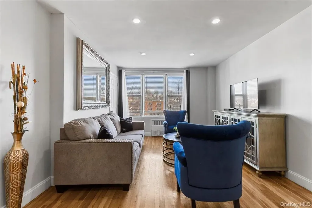 5425 Valles Avenue Bronx NY 10471