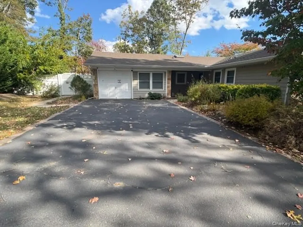 3 Seward Lane Stony Brook NY 11790