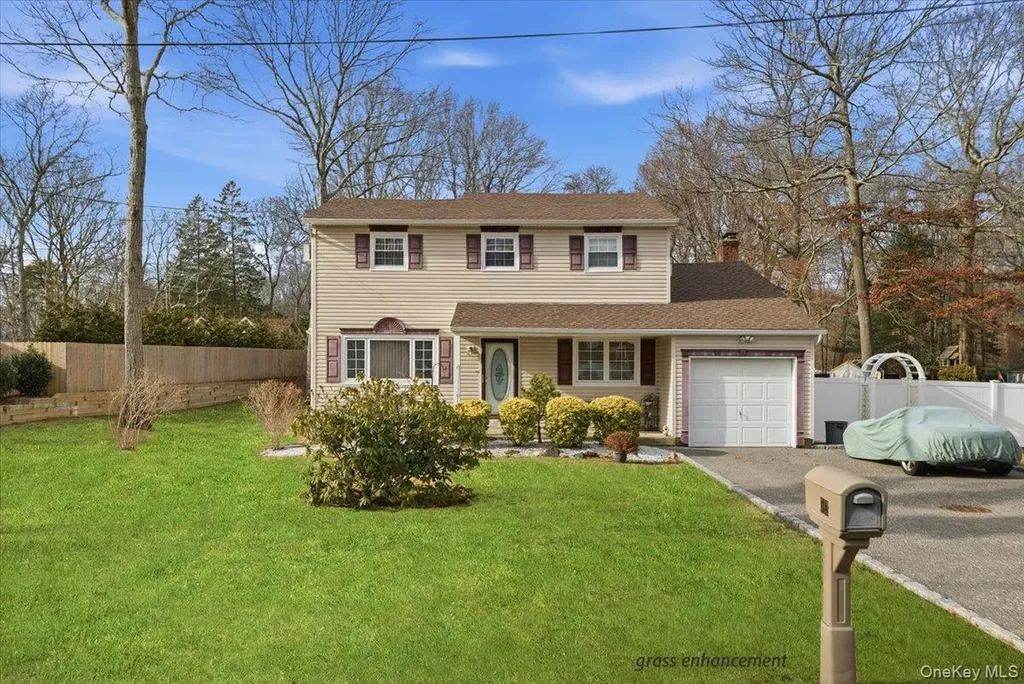 513 Starlight Drive Shirley NY 11967